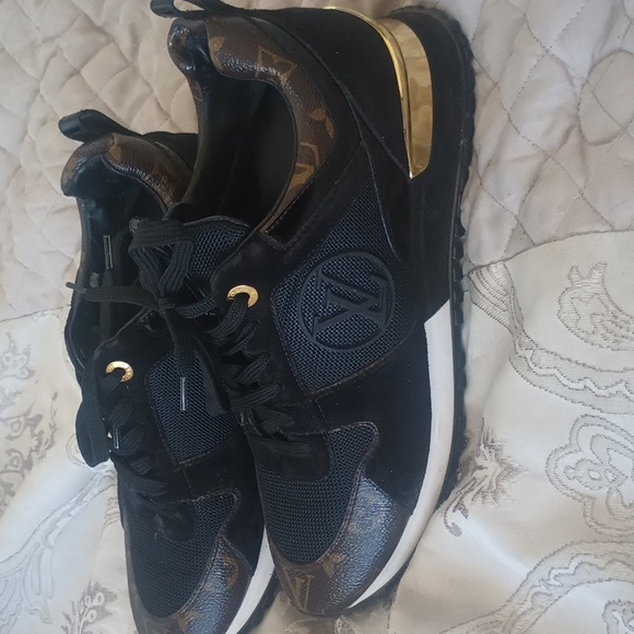 Size 8 LV - Picture 1 of 3